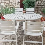 Apartament Agrilia Maison Razáta