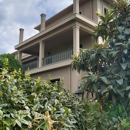 Lägenhet Agrilia Maison Razáta